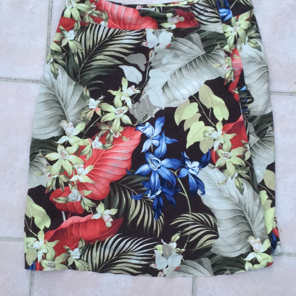 Tommy Bahama Silk Wrap Skirt sz 4 Brown background